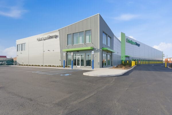 01 1550 Sunrise 01 600x403 - ExtraSpace Storage - Copiague, NY